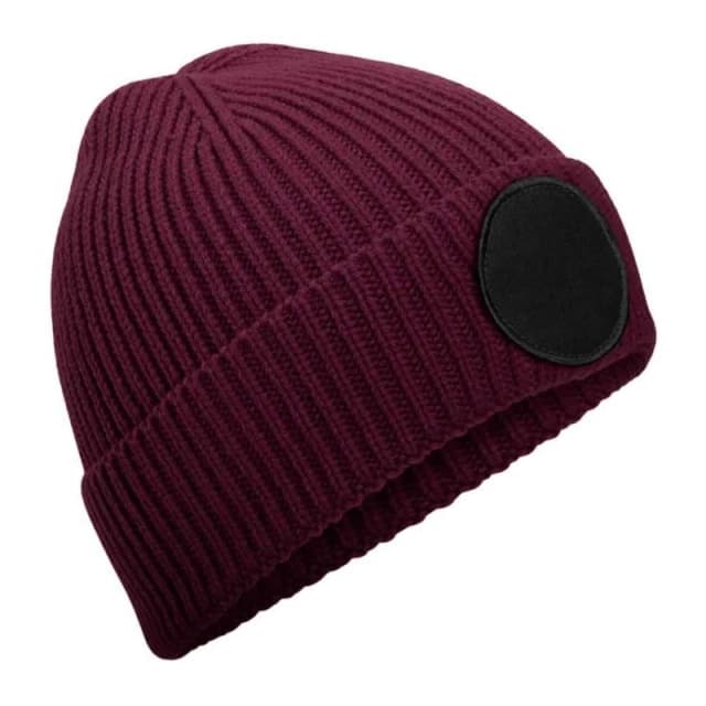 Beechfield Beechfield Men Patch Circular Patch Beanie in Burgundy Burgundy One Size Male 5063693917517
