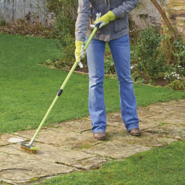 Garden Gear Patio Paving Steel Brush & Weed Scraper Set With Twin Heads And Telescopic Handle