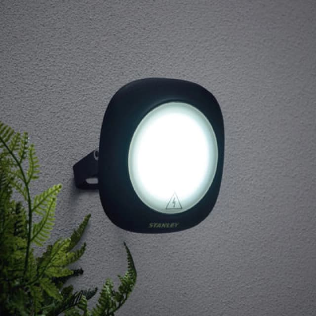 Stanley Black Mains-Powered Cool Daylight LED Without Sensor Slimline Floodlight 1800Lm