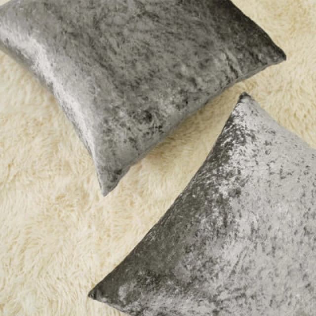 OHS OHS Luxury Crushed Velvet Set of 2 Filled Cushions and Covers in Silver Silver One Size Unisex 5027434173822