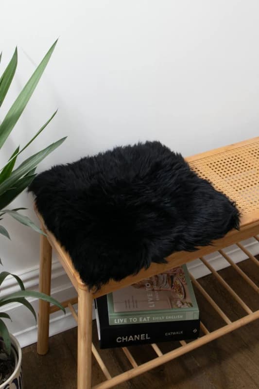 Native Natural Sheepskin Chair Pad Square Black Size: 40cm x 40cm Black Unisex 40cm x 40 cm
