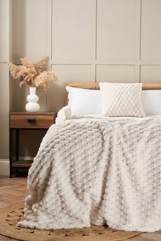 BHS Honeycomb Faux Fur Throw in Cream Cream Unisex