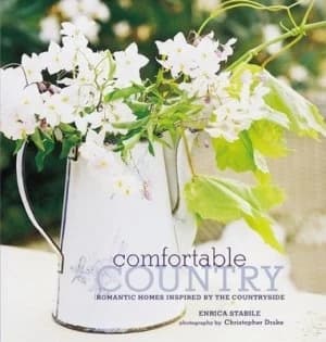 Comfortable Country by Enrica Stabile and Christopher Drake and Julia Watson Hardback