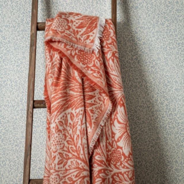 Morris & Co Morris & Co Marigold Jacquard Throw in Orange Size: 130cm x 170cm Orange 130cm x 170cm Unisex 5025532811745