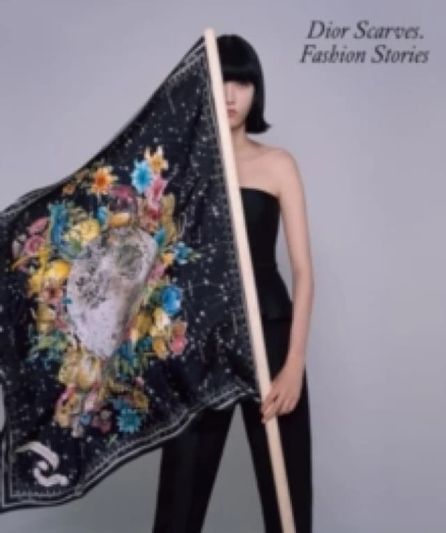 Dior Scarves - Fashion Stories. Paperback. By Maria Luisa Frisa Books