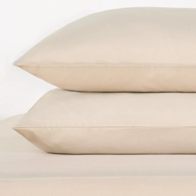 OHS OHS 2 Pack Soft Microfibre Wrinkle Resistant Housewife Pillowcases in Natural Size: Standard Pillow Case Natural Standard Pillow Case Unisex 502