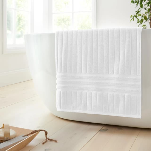 Bianca Bianca Hotel Towel 63 White unisex Bath Towel