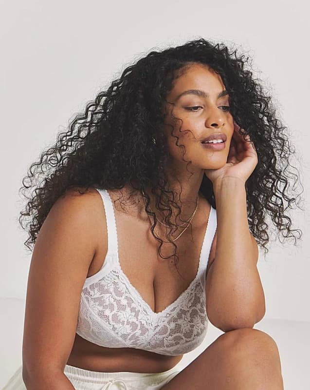 Triumph Triumph Delicate Doreen NonWired Bra Wht White - Triumph - Size: 44B White Female 44B QX92406