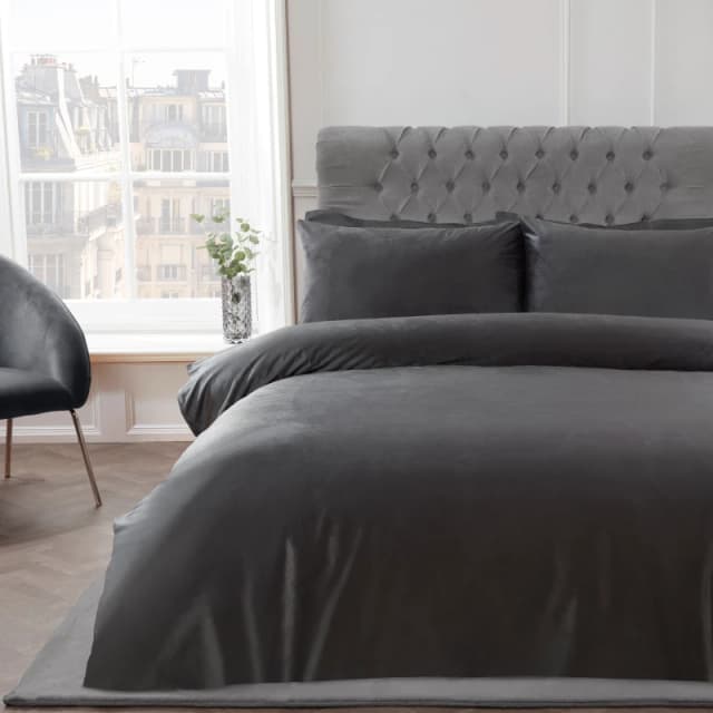 Smart Living Smart Living Luxury Soft & Elegant Matte Velvet Duvet Cover Set with Pillowcases in Charcoal Size: King Charcoal King Unisex 5056242757