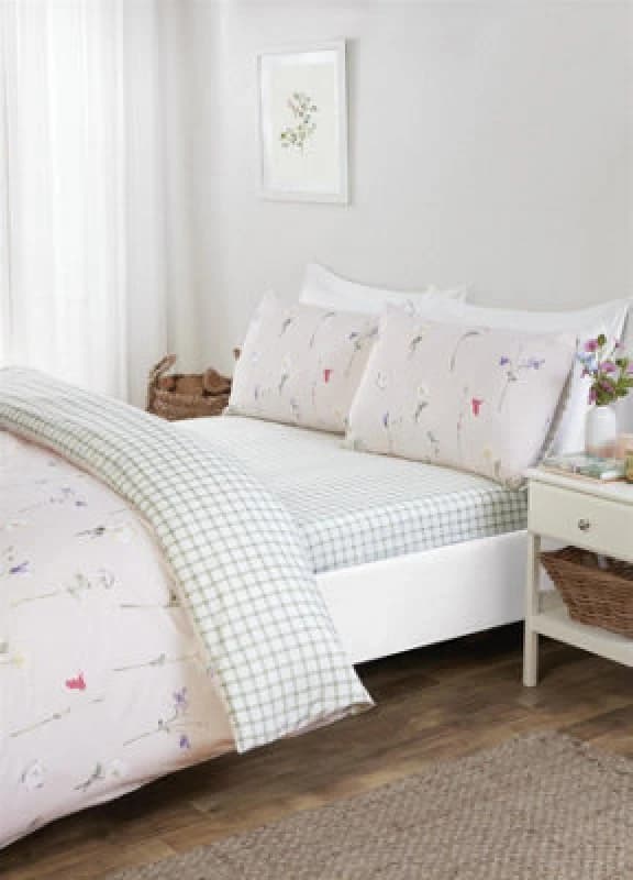 Rapport Home Niamh Floral Microfibre Polyester Complete Duvet Set With Pillowcase Pink