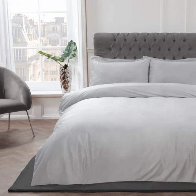 Smart Living Smart Living Luxury Soft & Elegant Matte Velvet Duvet Cover Set with Pillowcases in Silver Size: King Silver King Unisex 5056242757696