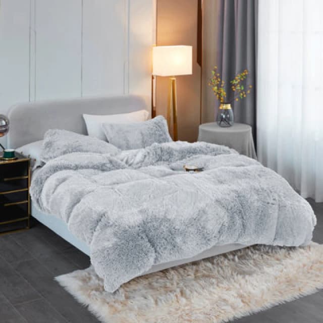 Ezysleep Ezysleep Silver Faux Fur Duvet Cover Set Size: Double Silver Double Unisex 0645569404717