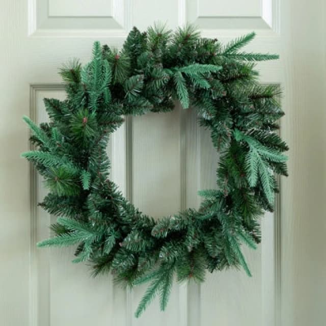 Samuel Alexander 50cm Festive Green Norfolk Pine Christmas Wreath PE/PVC Tips Green