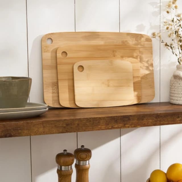 OHS OHS Set of 3 Acacia Wood Chopping Boards Non Slip Cutting Board in Natural Natural One Size Unisex 5027434225491