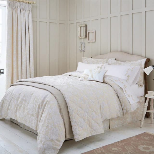 Sanderson Pyramus Quilted Throw - Cream Cream 265x240cm