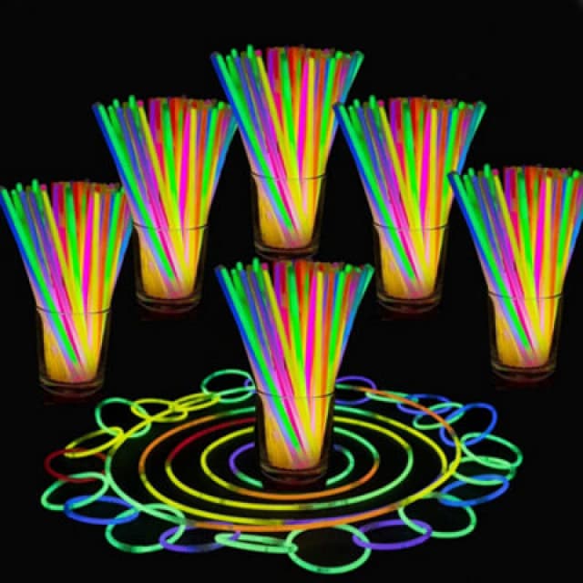 Shatchi 100 8"Glow Sticks Bracelets Light Neon Colors & 100 Bracelets Connectors Multi
