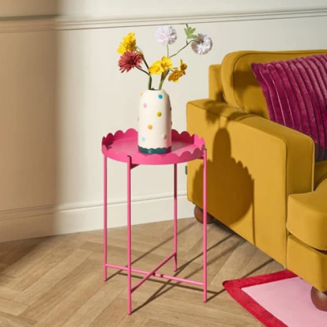 OHS OHS Coffee Table for Living Room Scallop Edge Decorative Side Table with Metal Frame in Bright Pink Bright Pink One Size Unisex 5027434229666