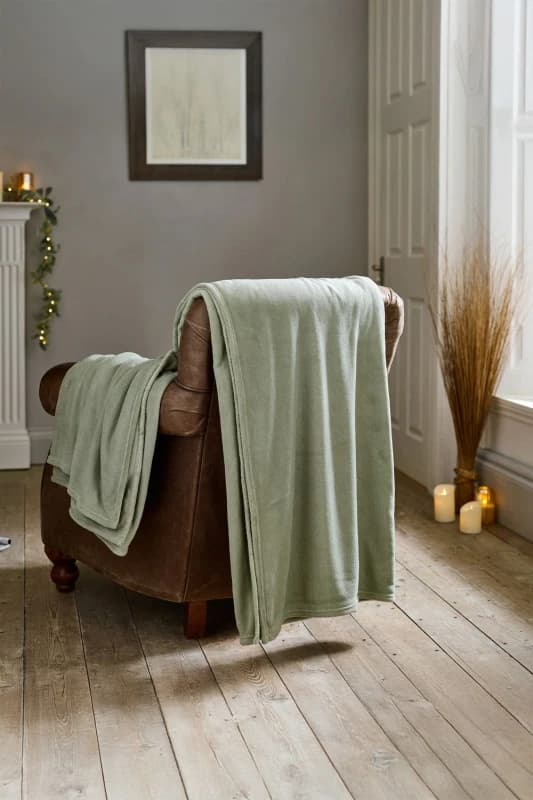 Deyongs Deyongs "The Big One" Ultra-Soft Large Plush Throw - 230x270cm Oversized Fleece Blanket in Light Green Size: 230cm x 270cm Light Green 230cm