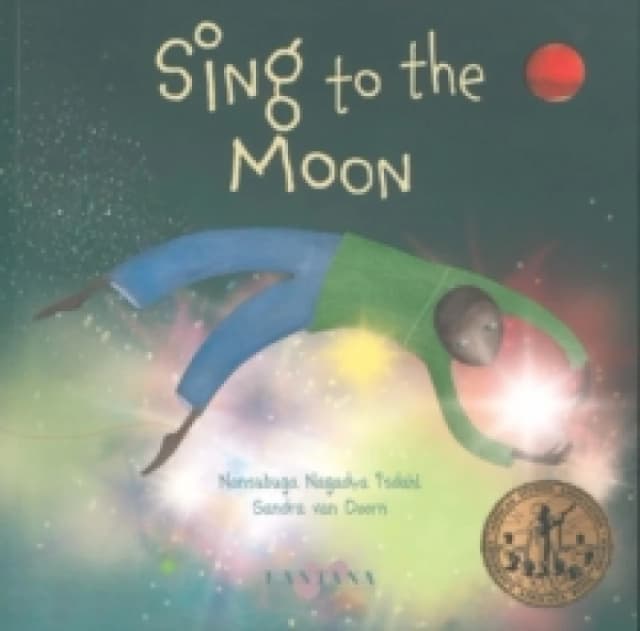 Sing to The Moon Paperback / softback