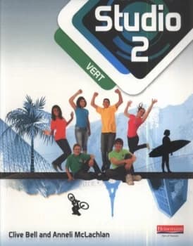 Studio 2. Vert by Clive Bell Paperback