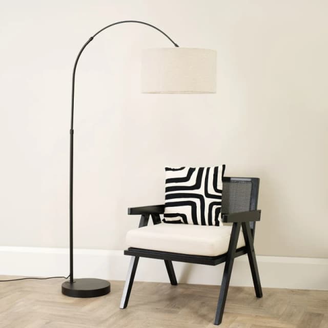 ValueLights Louis Black Arched Curved Floor Lamp with Boucle Drum Lamp Shade Cream