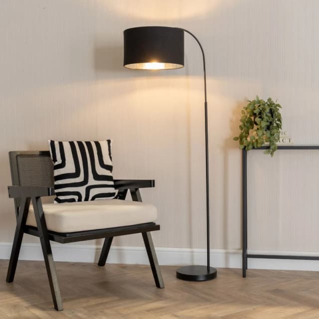 ValueLights ValueLights Curva Black Arched Floor Lamp with Black Velvet and Chrome Inner Lamp Shade Black One Size Unisex 5059406061318
