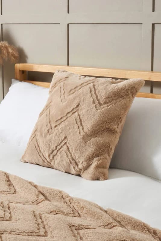 BHS Cheveron Cushion in Natural Natural Unisex