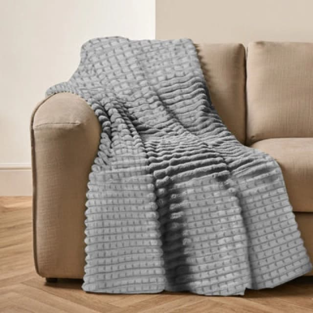 Velosso Elegant Waffle Style Ribbed Thermal Plush Throw - Cosy Winter Embossed Fur Blanket For Sofa, Bed - 150Cm X 200Cm - Silver