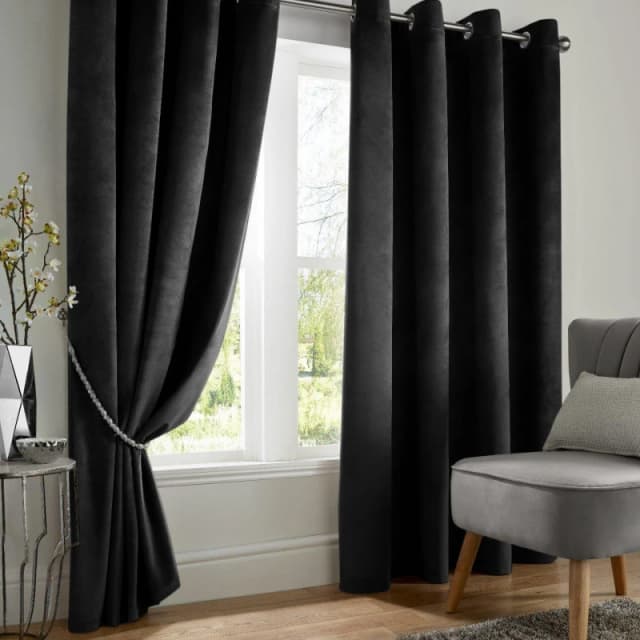 Alan Symonds Velvet Blackout Ring Top Eyelet Curtains Black unisex 117x137cm