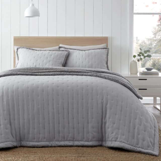 Catherine Lansfield Catherine Lansfield 'Cosy Nori' Soft Sherpa Bedspread in Silver Silver One Size Unisex 5057681163277