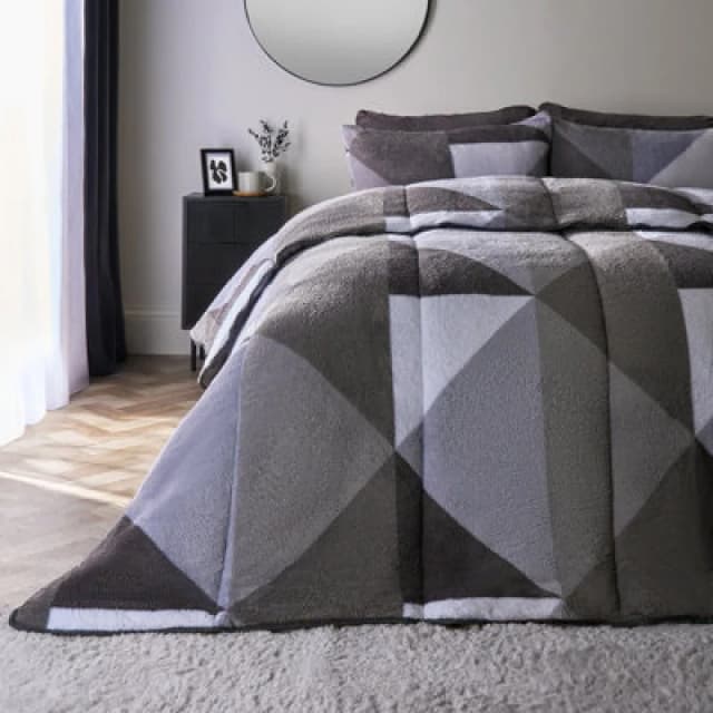 OHS OHS Geometric Teddy Fleece Coverless Duvet Quilt Geo Bedding Set 10.5 TOG Pillowcase in Light Grey Size: King Light Grey King Unisex 50274341970