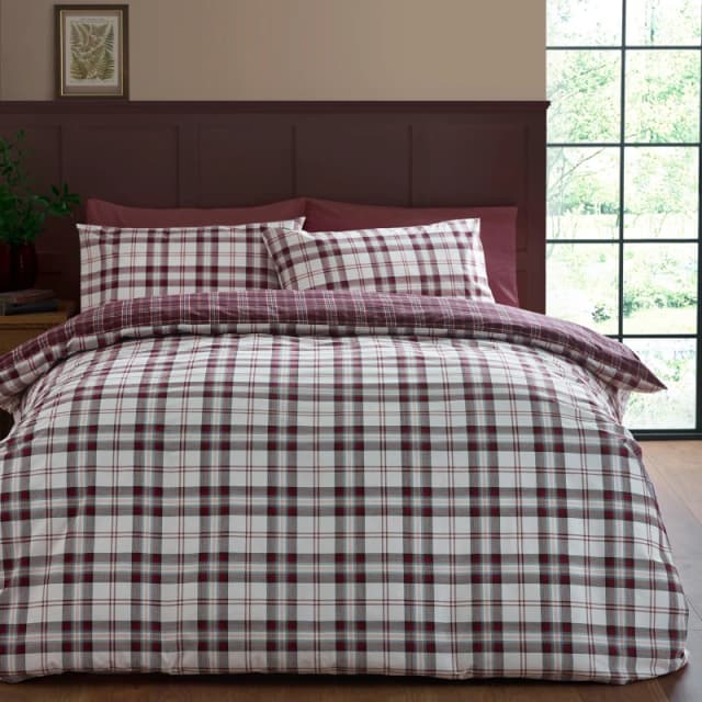 Catherine Lansfield Catherine Lansfield 'Kelso Check' Reversible Duvet Cover Set in Plum Size: Single Plum Single Unisex 5057681930558