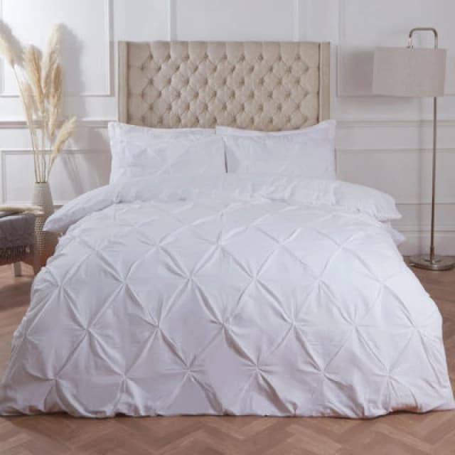 OHS OHS Diamond Pintuck Duvet Cover with Pillowcase in White Size: Double White Double Unisex 5027434121779