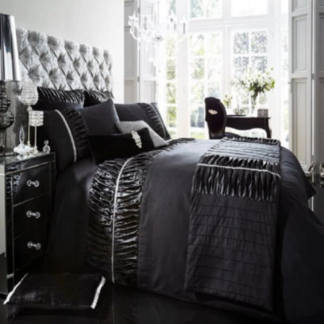 Smart Living Smart Living Premium Polycotton Alina Duvet Cover With Pillowcases in Black Size: Single Black Single Unisex 5051346110323