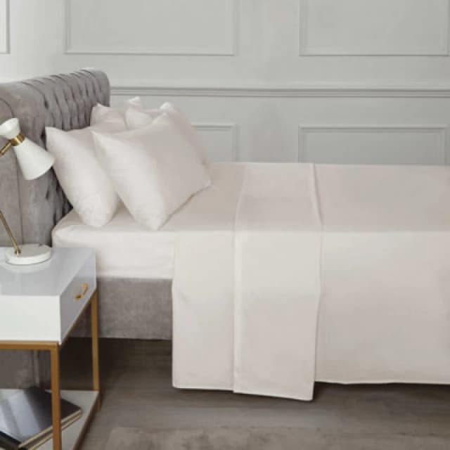 Rapport Home TH Percale Fitted Sheet in Cream Size: Double Cream Unisex Double