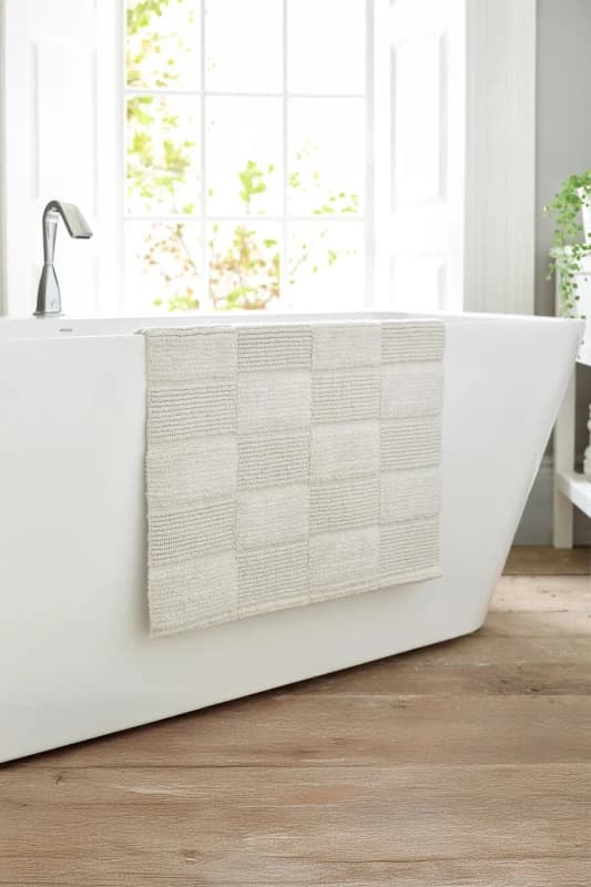 The Lyndon Company The Lyndon Company Egyptian Spa 1600gsm Cotton Bath Mat - Ultra Plush, Absorbent, Luxury Spa Feel - 55x85cm in Silver Silver Bath M