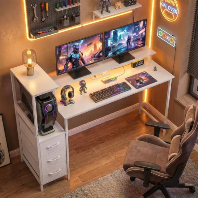 HOMCOM 147cm Gaming Desk with Charging Station & RGB Lights in White White Unisex