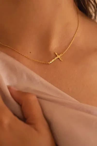 Elk & Bloom Dainty 14K Gold Cross Choker Necklace Gold