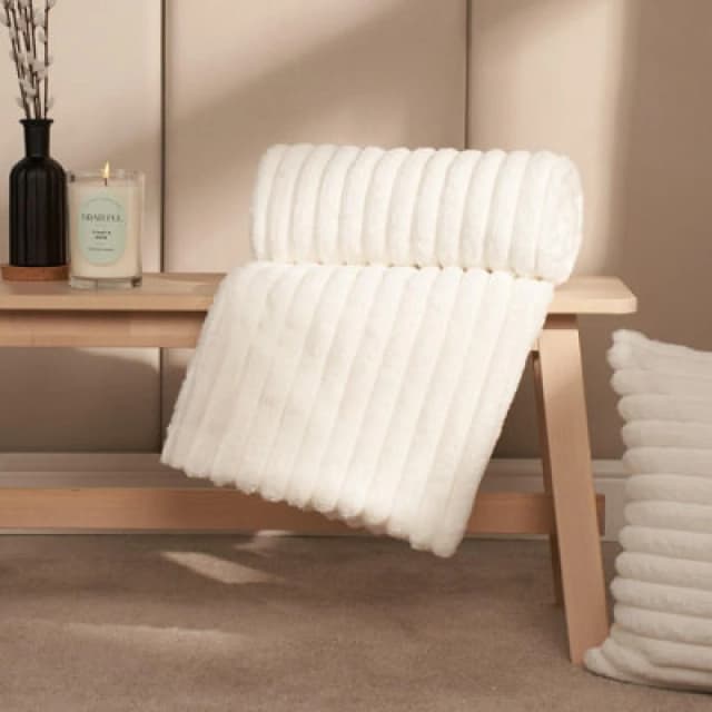 OHS OHS Faux Fur Ribbed Fleece Throw Over Bed Blanket Winter Warm Supersoft in White Size: 120cm x 150cm White 120cm x 150cm Unisex 5027434166466