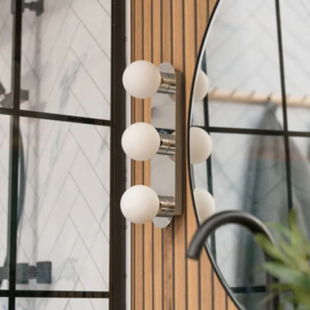 ValueLights 3 Way Chrome Bathroom Ceiling Light (Flush) Metallic Silver unisex