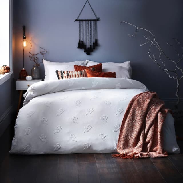 furn. Ghost Tufted Halloween Duvet Set White unisex King