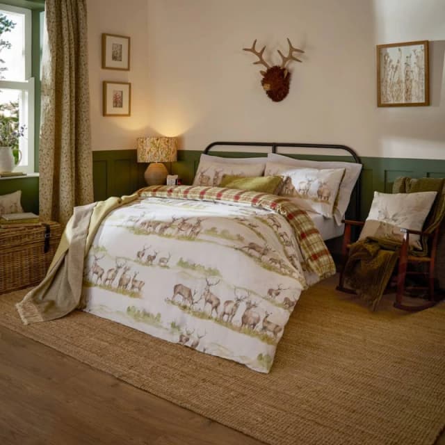 Voyage Maison Moorland Stags 100% Cotton Reversible Duvet Cover Set Size: King Multicolor Unisex King
