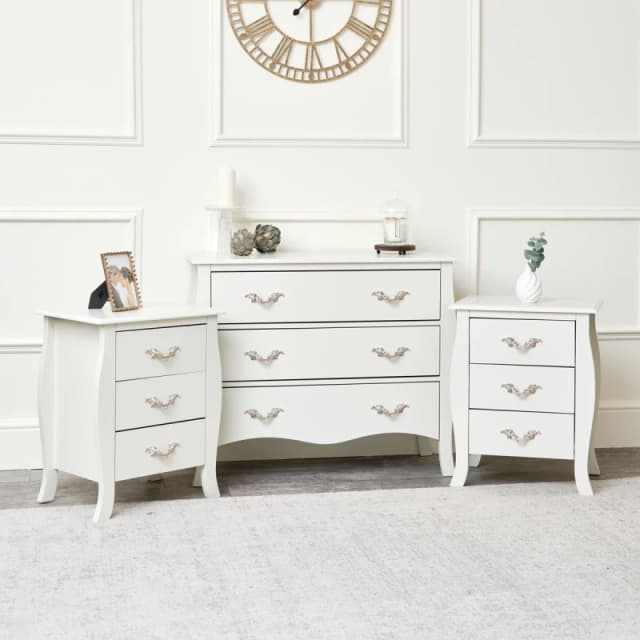 Melody Maison Large 3 Drawer Chest Of Drawers & Pair Of Bedside Tables - Elizabeth Ivory Range Off White