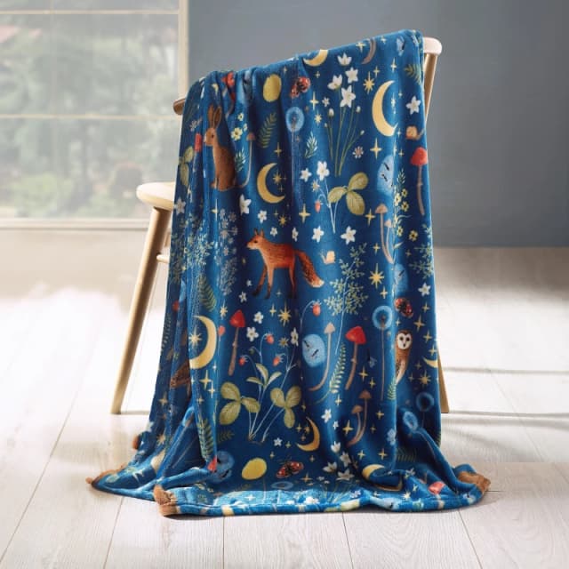 Catherine Lansfield Catherine Lansfield 'Enchanted Twilight Animals' Cosy Fleece Blanket Throw in Navy Size: 130cm x 170cm Navy 130cm x 170cm Unisex