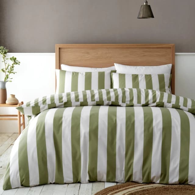 Catherine Lansfield Catherine Lansfield 'Cove Stripe' Reversible Duvet Cover Set in Green Size: Double Green Double Unisex 5057681168319