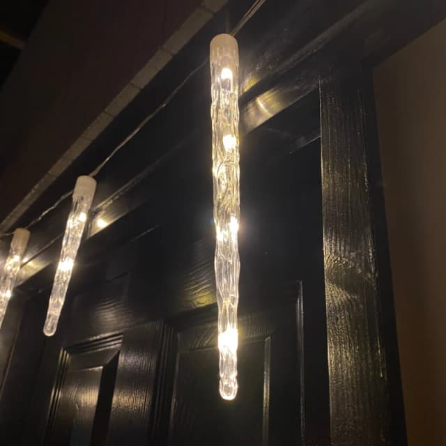 4.7m Set of 10 InLit Icicle Lights with 40 LEDs in Cool White