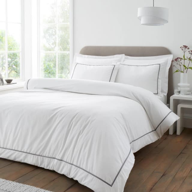 Bianca Contrast Trim 200 TC Cotton Duvet Cover Set White / Black unisex Super King