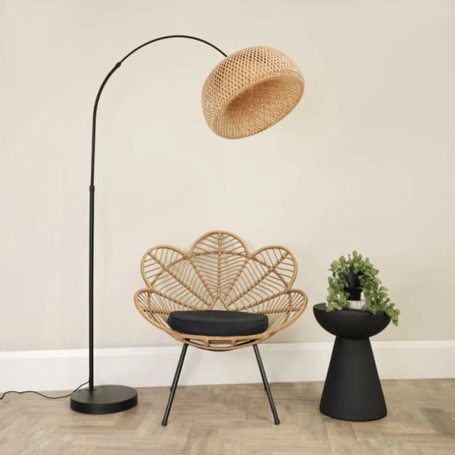 ValueLights Louis Black Arched Curved Floor Lamp with Bamboo Donut Lamp Shade Natural