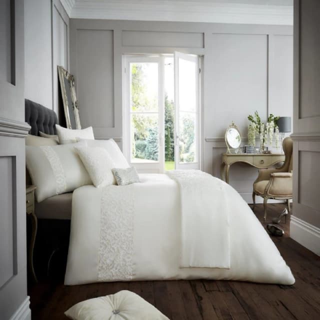 Smart Living Smart Living Premium Venice Duvet Cover With Pillowcases in Cream Size: Double Cream Double Unisex 5051346120452