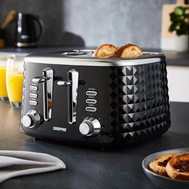 Geepas Argyle 4 Slice Bread Toaster 7 Level Browning Control 1750W Black